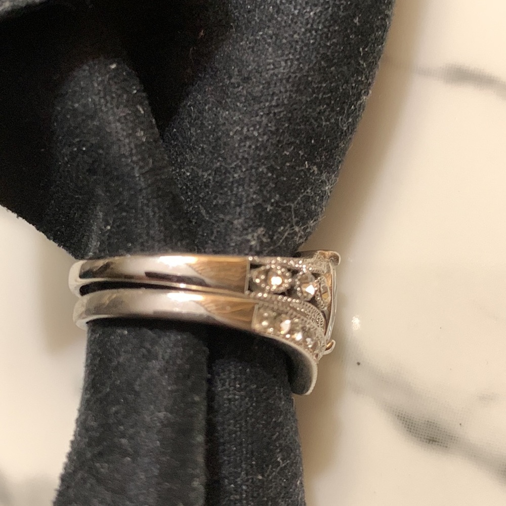 Beautiful ring set - Picture 3 of 8